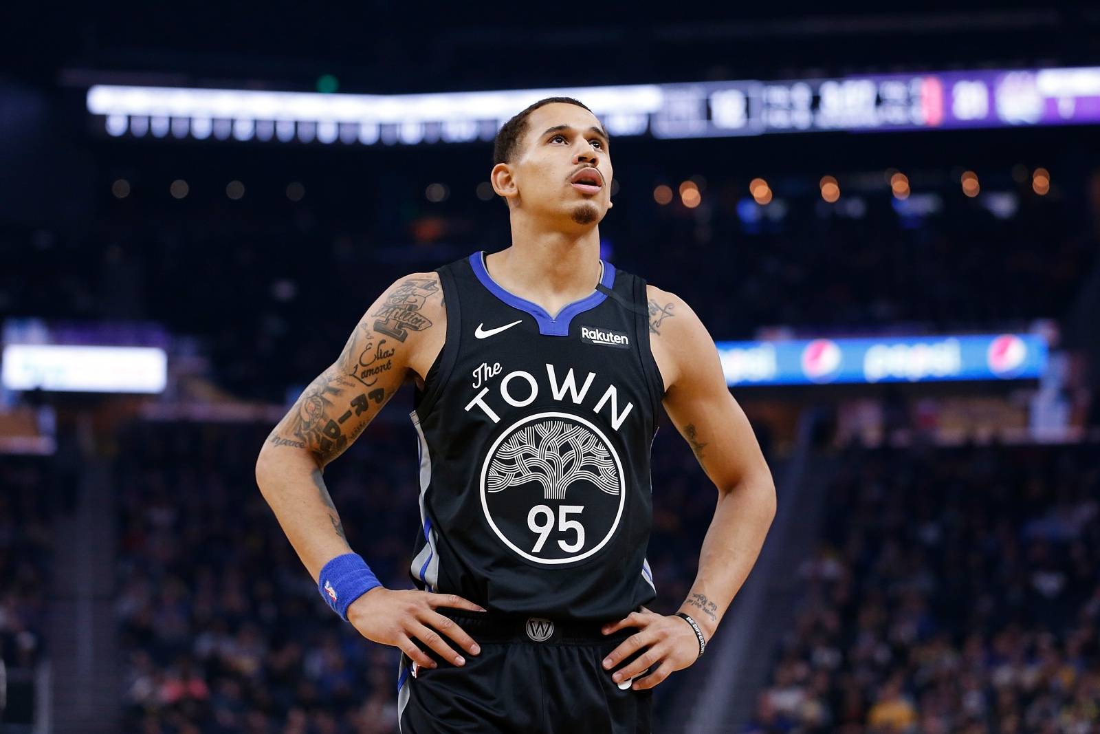 现出更强的 现出更强的